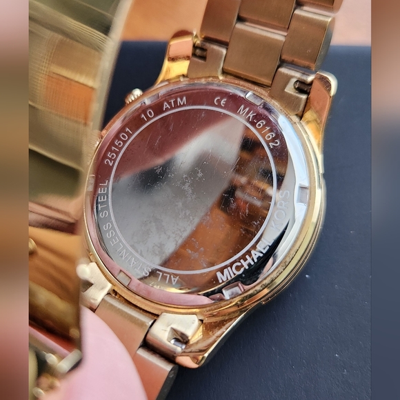 Michael Kors Women's MK6162 Gold Runway Watch - Picture 8 of 9